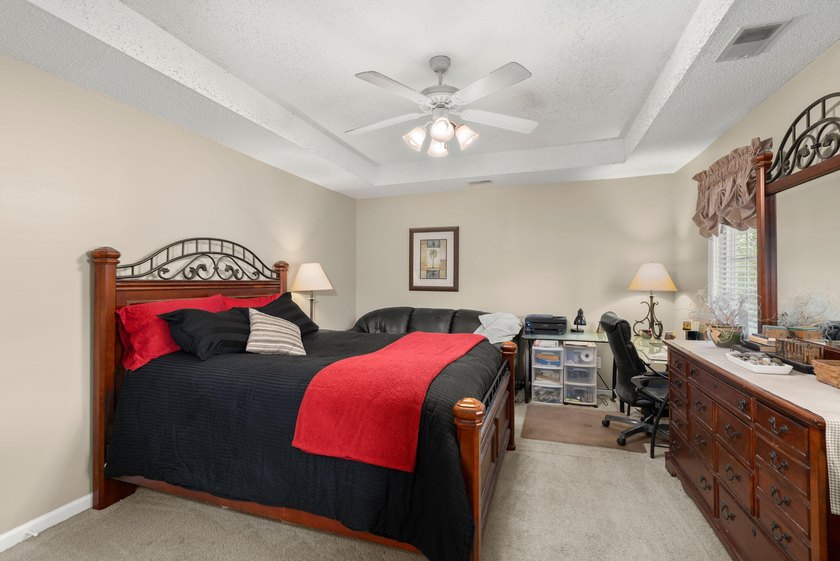 Nestled on a beautiful lot in the established Shadowmoss - photo 25