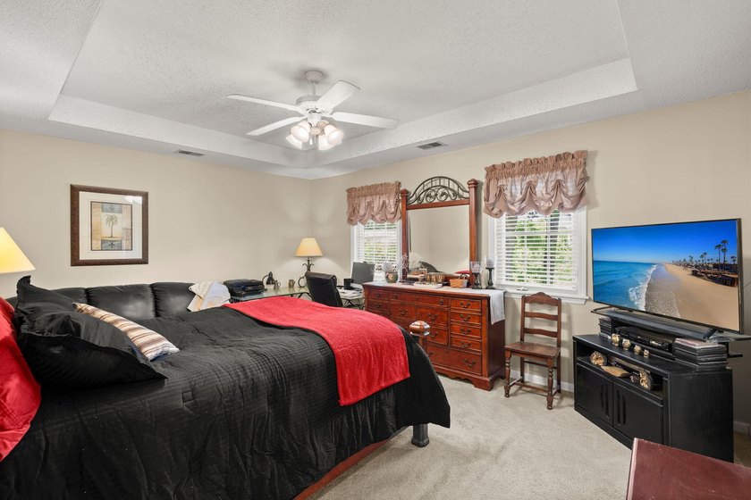 Nestled on a beautiful lot in the established Shadowmoss - photo 26