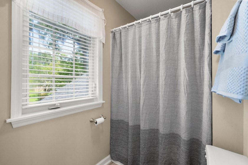 Nestled on a beautiful lot in the established Shadowmoss - photo 29