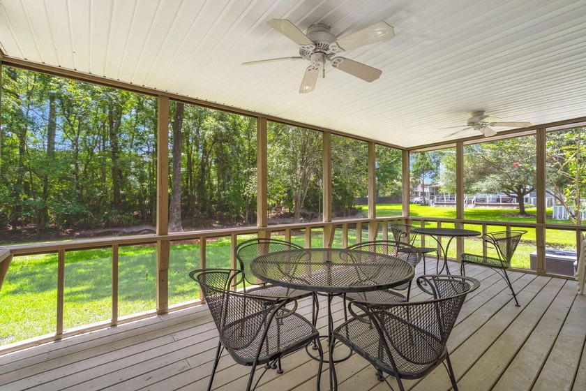 Nestled on a beautiful lot in the established Shadowmoss - photo 30