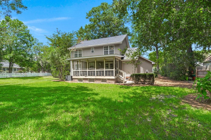 Nestled on a beautiful lot in the established Shadowmoss - photo 32