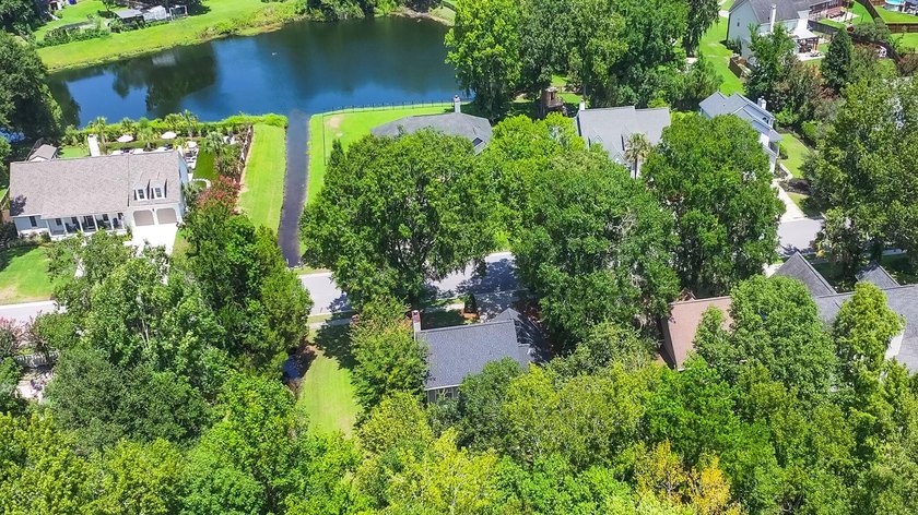Nestled on a beautiful lot in the established Shadowmoss - photo 36