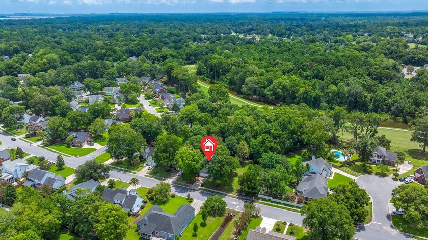 Nestled on a beautiful lot in the established Shadowmoss - photo 38