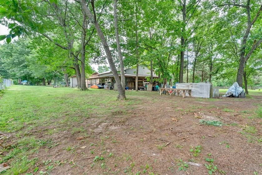 Beautiful home on 2 Acres in the Heart of Town - Near Lake - photo 47
