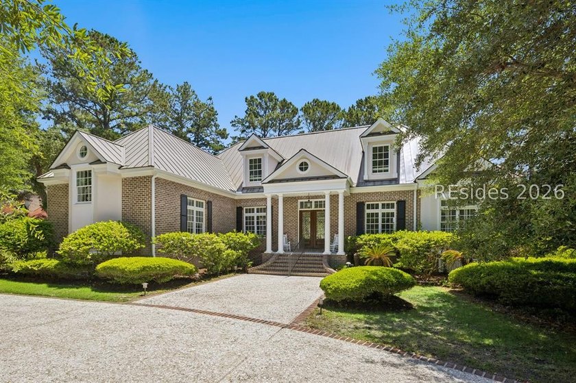 A refined luxury residence in Colleton River Club offering - photo 3