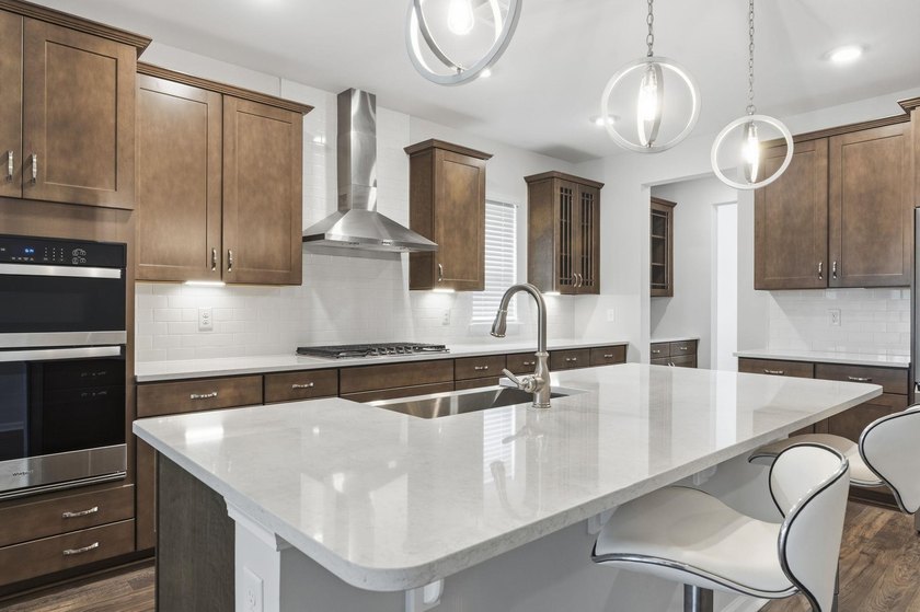 This popular Beazer Hickory model, built in April 2025, offers a - photo 9