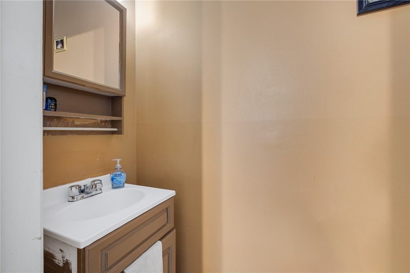 Great opportunity for an owner-occupant or investor! This - photo 15