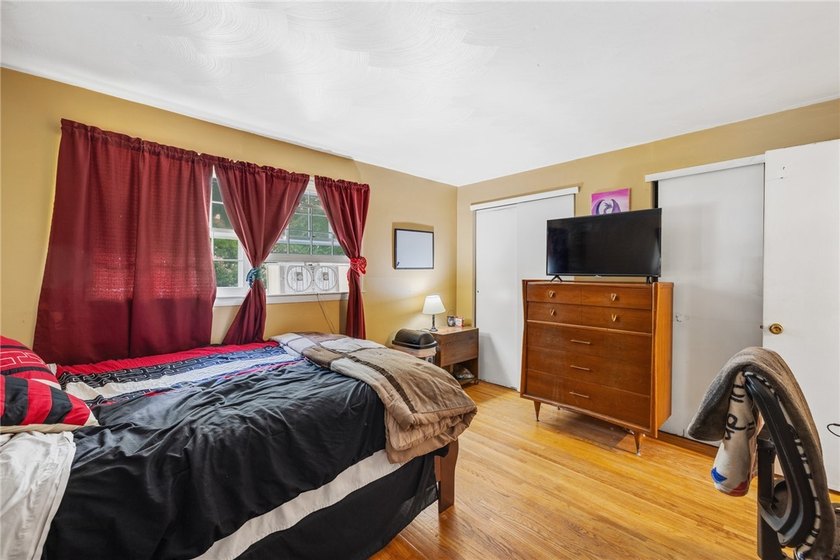 Great opportunity for an owner-occupant or investor! This - photo 17