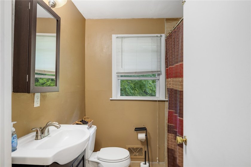 Great opportunity for an owner-occupant or investor! This - photo 18