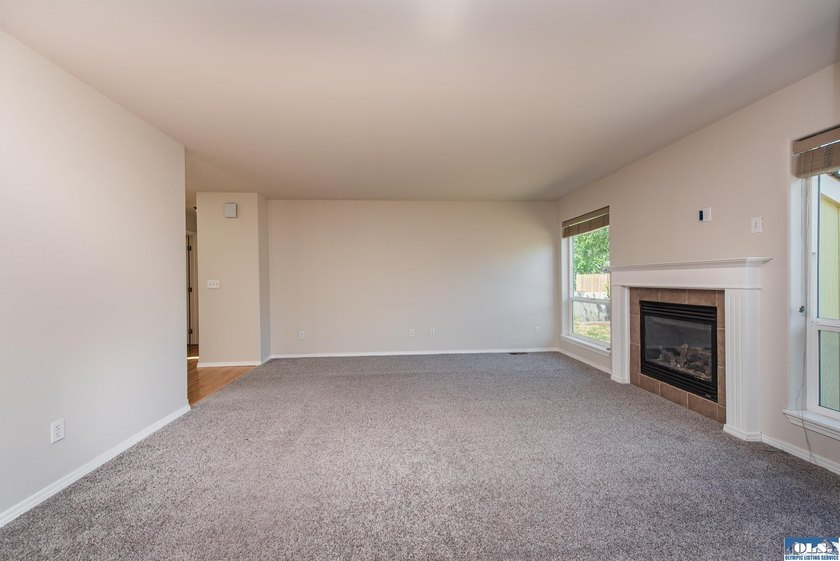 Beautiful one owner home in Sun Meadows located just east of - photo 18