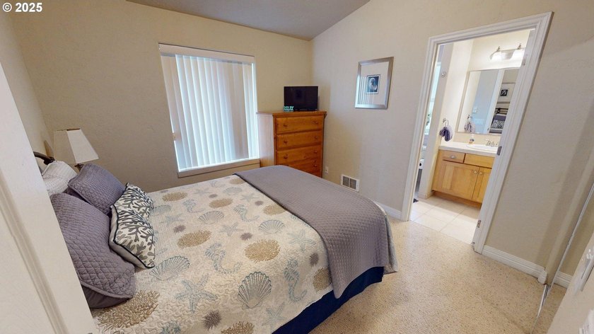 Prime Oceanfront Vacation Rental - Fully Furnished &amp; Turnkey! - photo 19