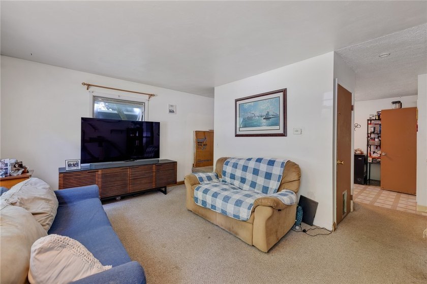 Great opportunity for an owner-occupant or investor! This - photo 23