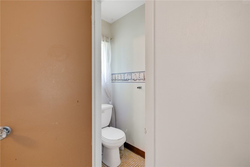 Great opportunity for an owner-occupant or investor! This - photo 26