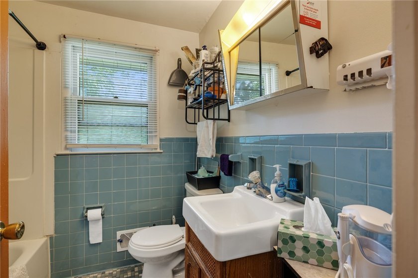 Great opportunity for an owner-occupant or investor! This - photo 27