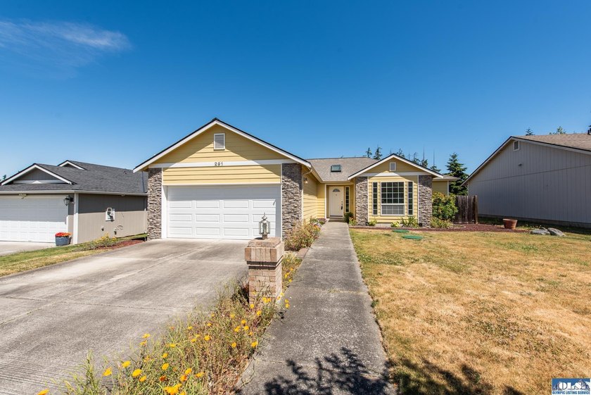 Beautiful one owner home in Sun Meadows located just east of - photo 31