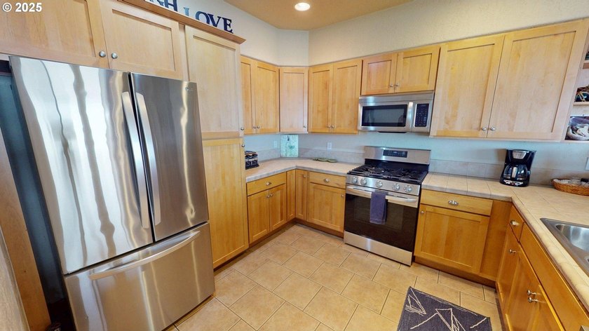 Prime Oceanfront Vacation Rental - Fully Furnished &amp; Turnkey! - photo 31