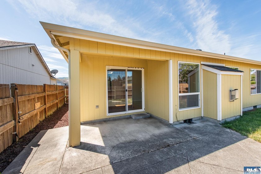 Beautiful one owner home in Sun Meadows located just east of - photo 35