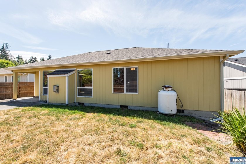 Beautiful one owner home in Sun Meadows located just east of - photo 38