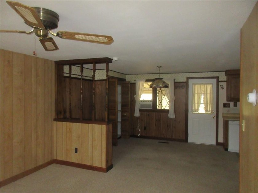 Warwick- * Buttonwoods * - 6 room ranch, 3 bedrooms, living room - photo 4