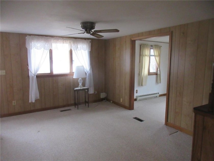 Warwick- * Buttonwoods * - 6 room ranch, 3 bedrooms, living room - photo 5