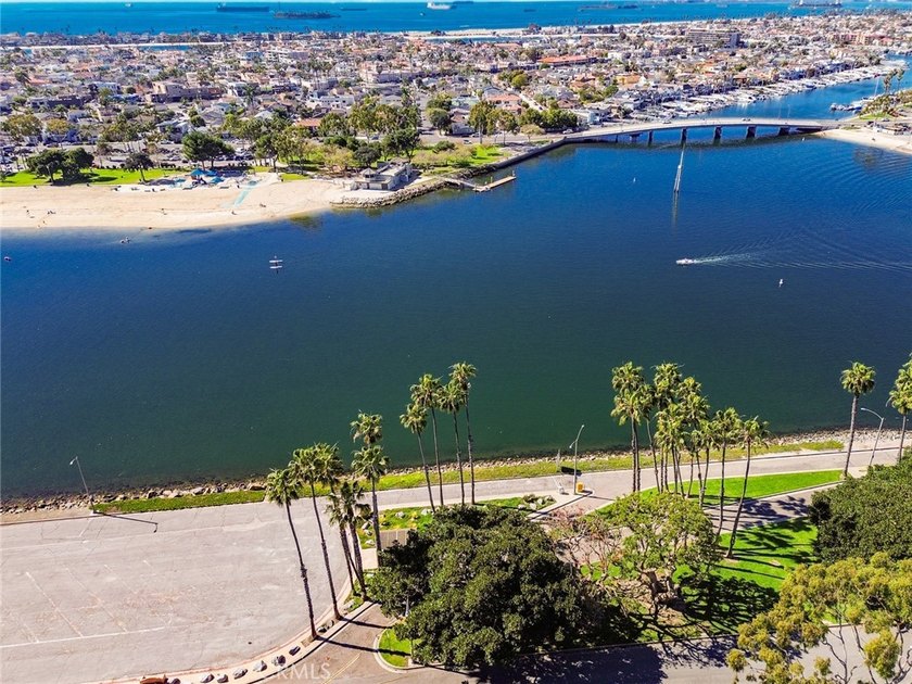 Experience spectacular Marina and Marine Stadium views from this - photo 31