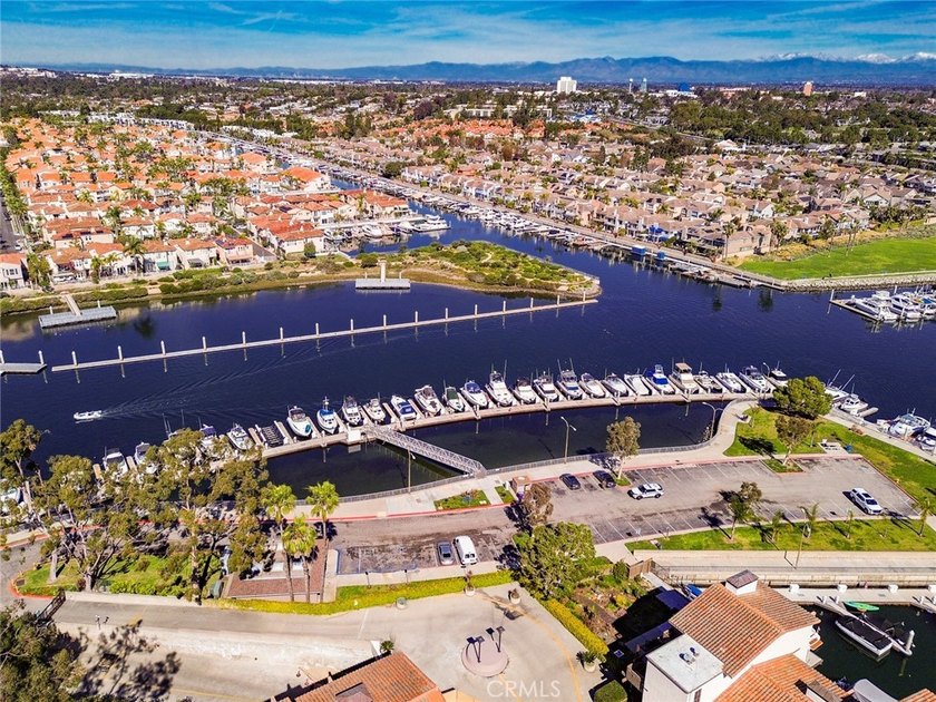 Experience spectacular Marina and Marine Stadium views from this - photo 34