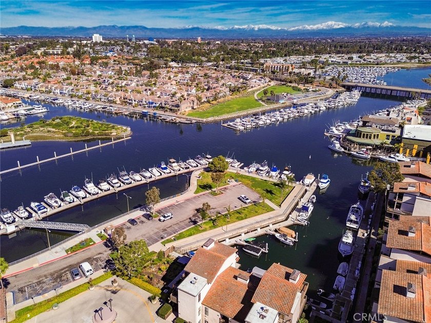 Experience spectacular Marina and Marine Stadium views from this - photo 35