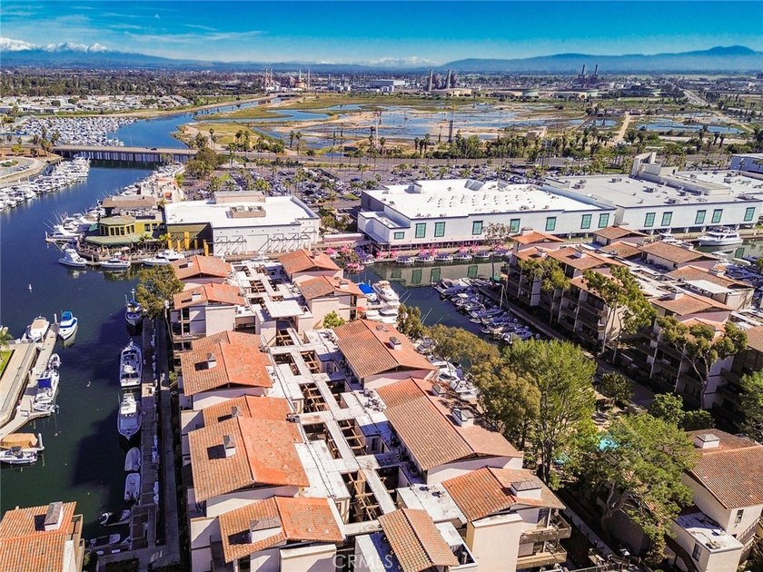 Experience spectacular Marina and Marine Stadium views from this - photo 36