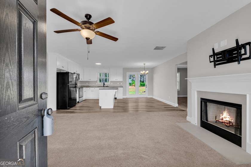Welcome home to this thoughtfully designed ranch-style home - photo 5