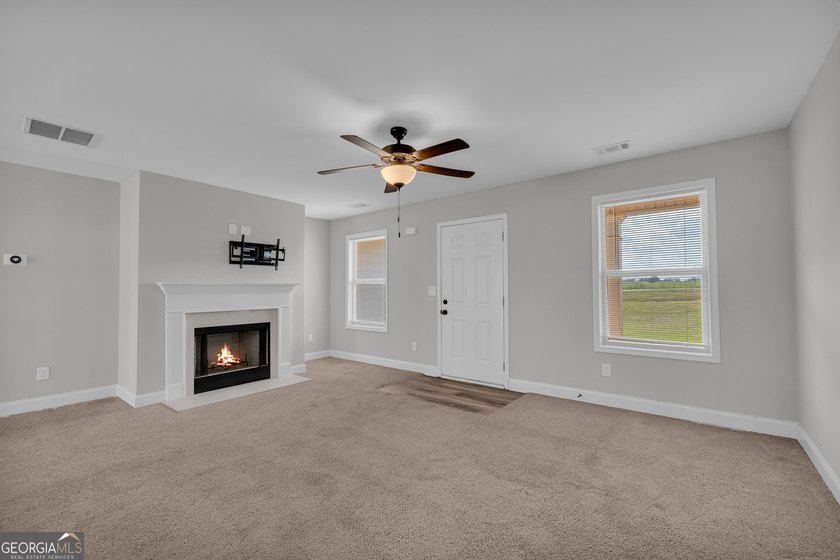 Welcome home to this thoughtfully designed ranch-style home - photo 6