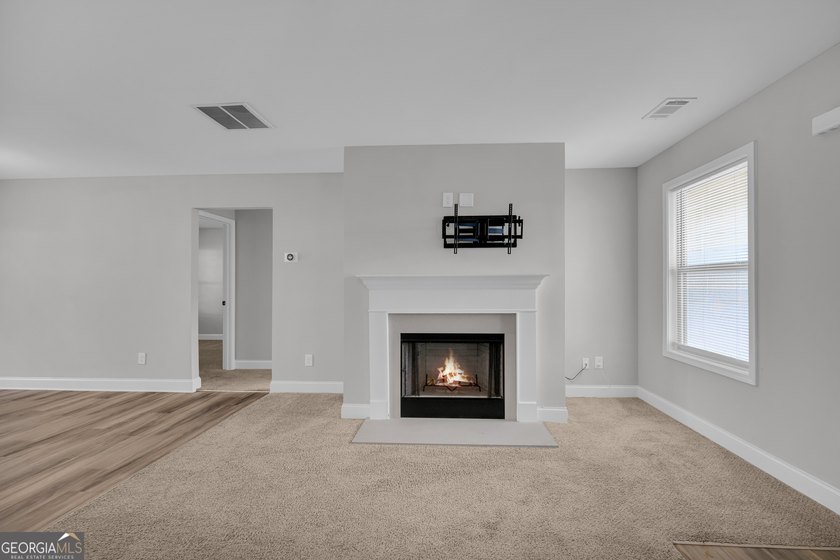 Welcome home to this thoughtfully designed ranch-style home - photo 7