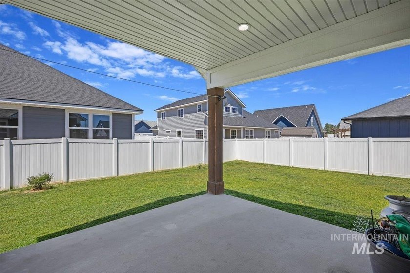 Welcome to 919 Victory Drive in the desirable Clover Creek - photo 27