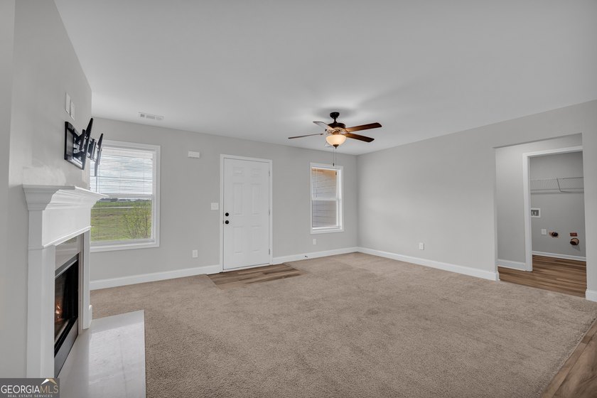 Welcome home to this thoughtfully designed ranch-style home - photo 8