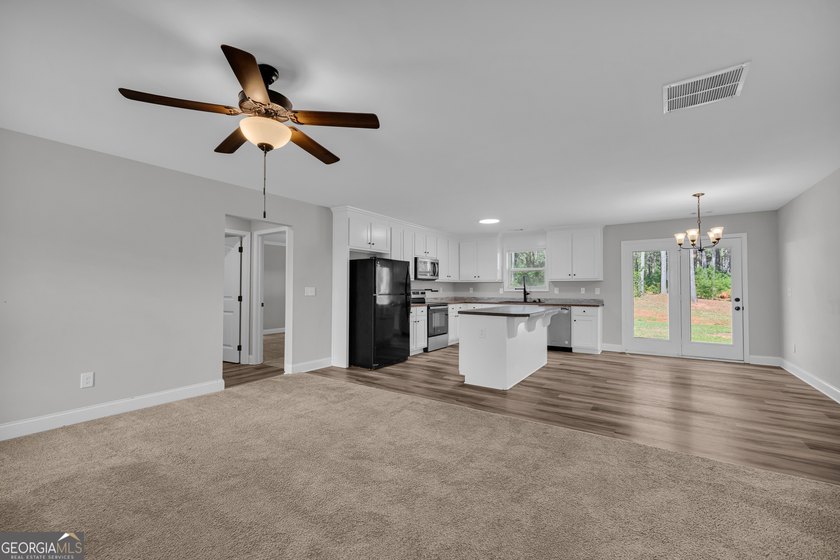 Welcome home to this thoughtfully designed ranch-style home - photo 10