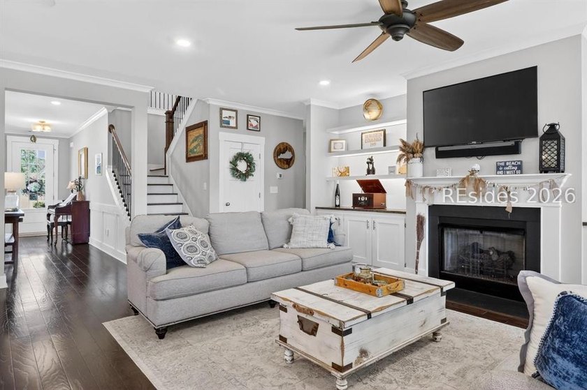 Welcome home to 24 Daffodil Farm Way, a stunning 2020 built home - photo 4