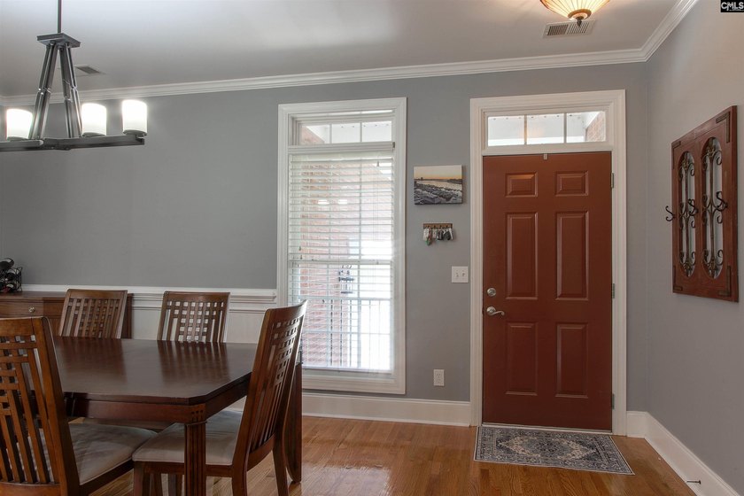 Beautiful spacious all brick home, with open floor plan, located - photo 5