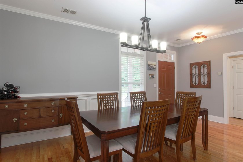 Beautiful spacious all brick home, with open floor plan, located - photo 6