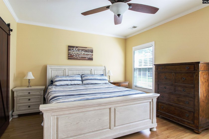 Beautiful spacious all brick home, with open floor plan, located - photo 10