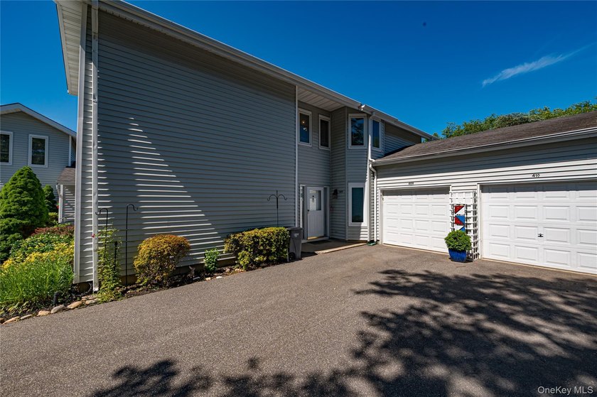 Bring your key &amp; move right into this 3-bedroom, 2.5 bath - photo 3