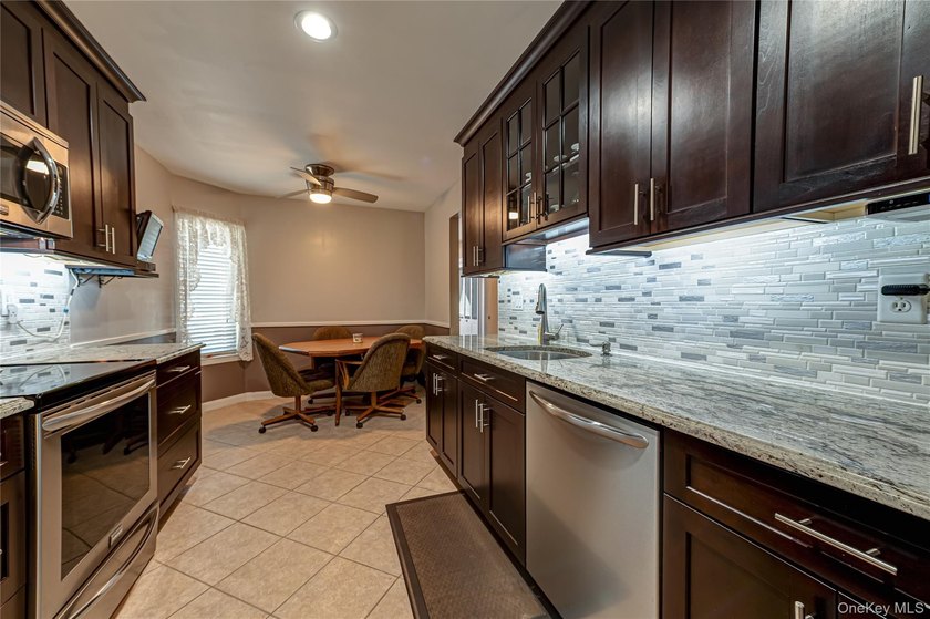 Bring your key &amp; move right into this 3-bedroom, 2.5 bath - photo 5