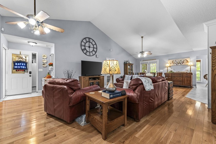ONE LEVEL RANCH IN EXCELLENT CONDITION IN AWESOME LAKE - photo 18