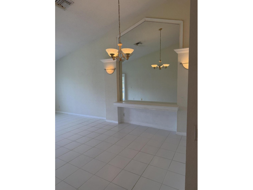 Rare Waterfront 2/2/1 villa in ultra convenient Andros Isle. New - photo 6