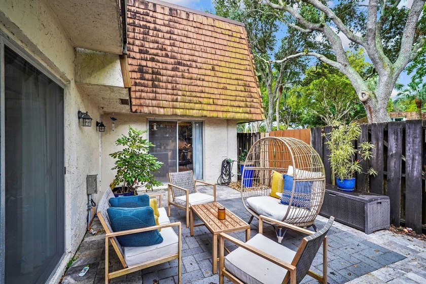 Enjoy the best of Davie living in this beautiful two-story - photo 30