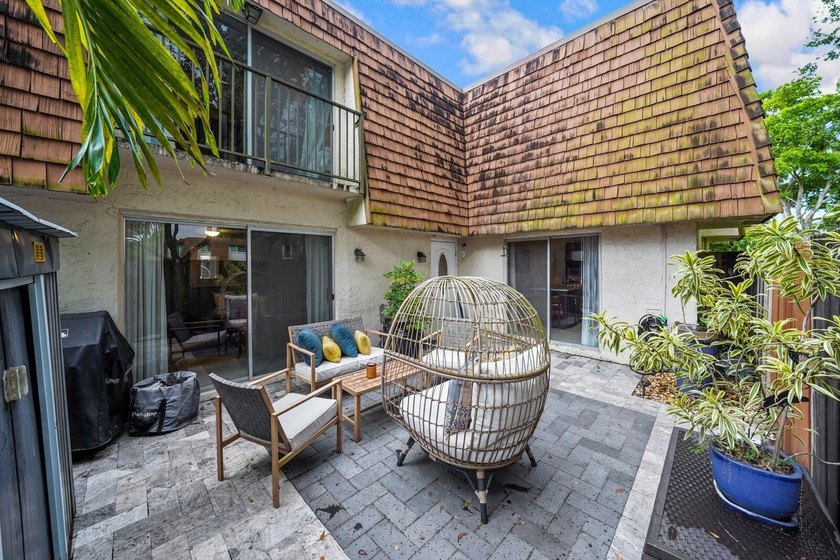 Enjoy the best of Davie living in this beautiful two-story - photo 31