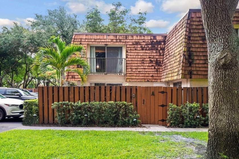 Enjoy the best of Davie living in this beautiful two-story - photo 33