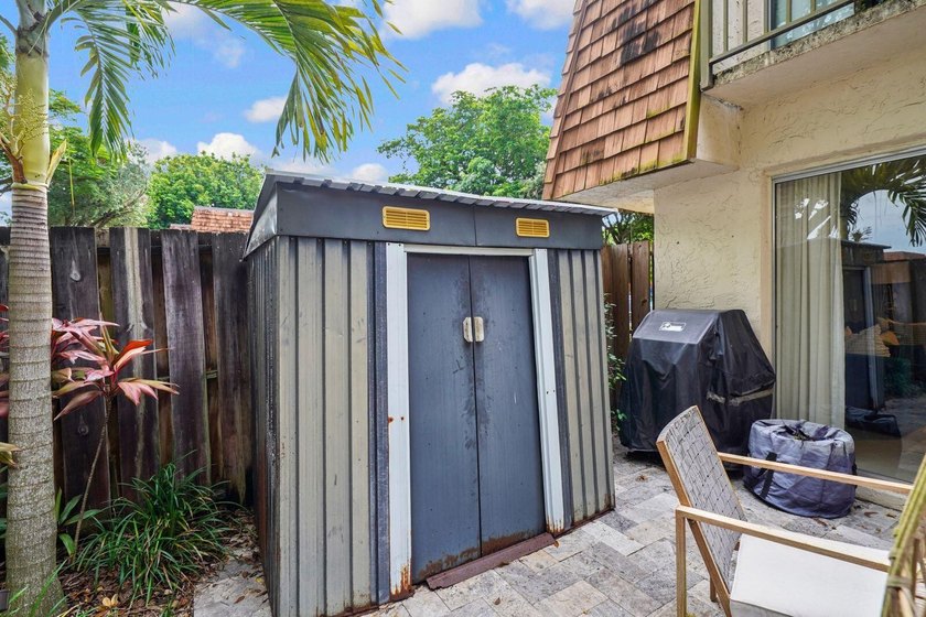 Enjoy the best of Davie living in this beautiful two-story - photo 34