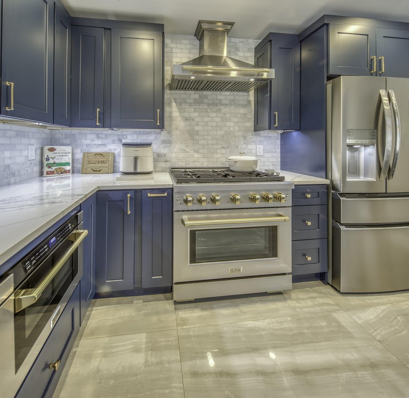 Welcome to your dream home! with No HOA ! This expansive 3Br - photo 2