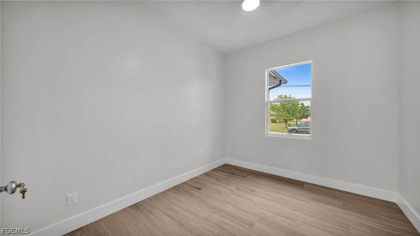 Discover unparalleled Florida living in this exquisite 4-bedroom - photo 4