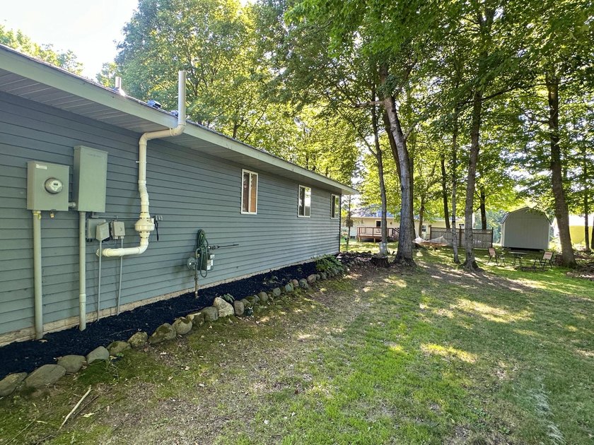Beautifully maintained one-level living with modern updates - photo 3