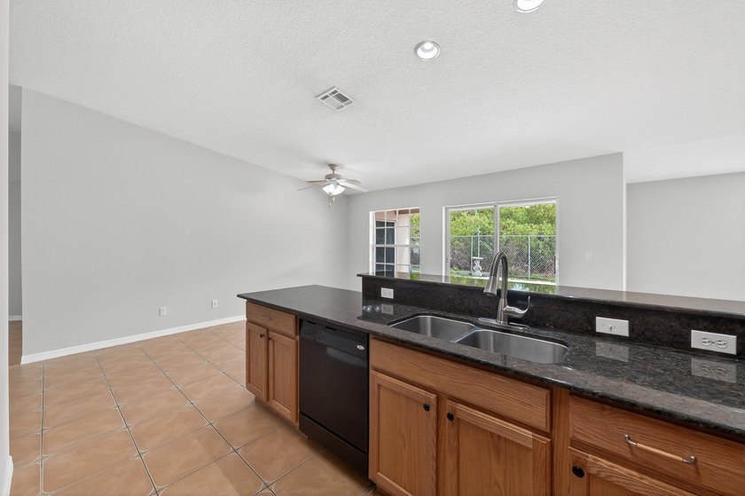 REDUCED! Welcome home to this 4 bedroom, 2 1/2 bath CBS home - photo 13